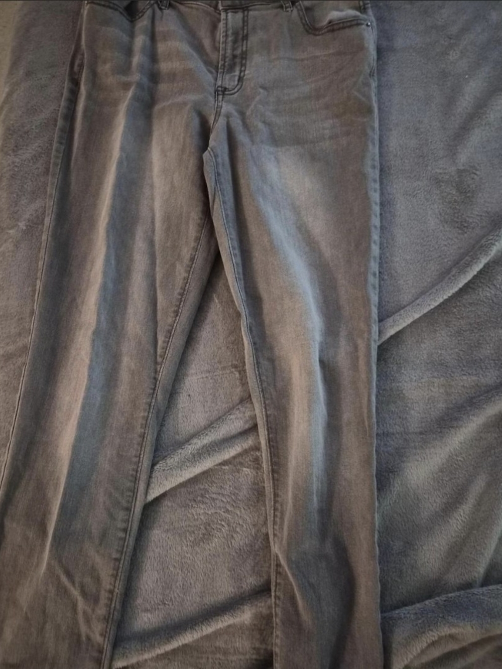 Old Navy Women's Straight Leg Jeans in Washed Gray
